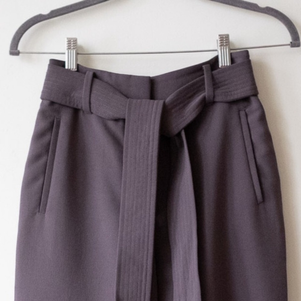 Aritzia grey crop trousers. Jallade pant